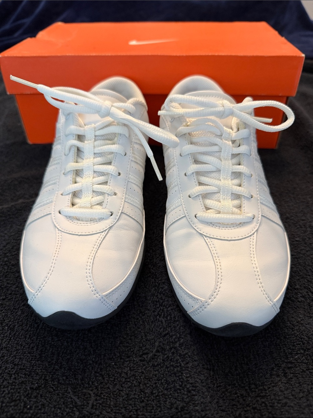 Women’s Nike Musique III SL Sneakers - Picture 2 of 9